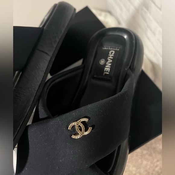 Chanel Slides, worn 2 times - Picture 3 of 3